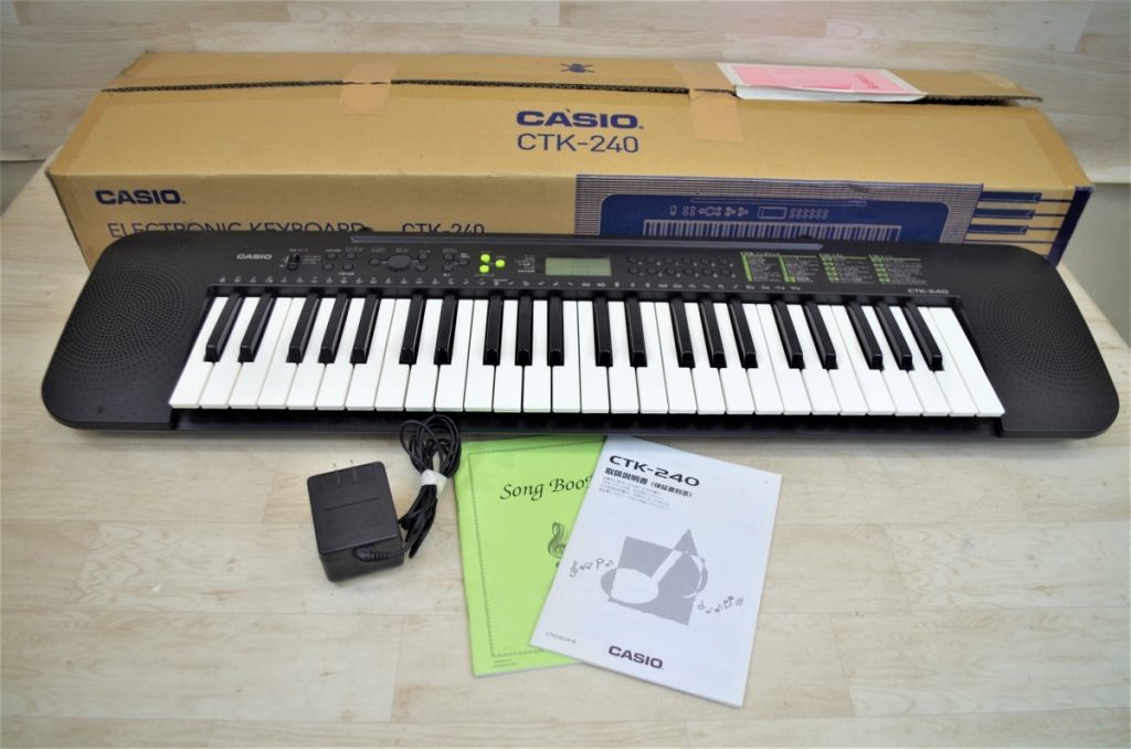 CASIO カシオ ベーシック電子ピアノ CTK-240 49鍵盤  内蔵曲50曲。内蔵音色数100。リズムパターン数100のお買取をさせていただきました。 | 出張買取なら錬金堂