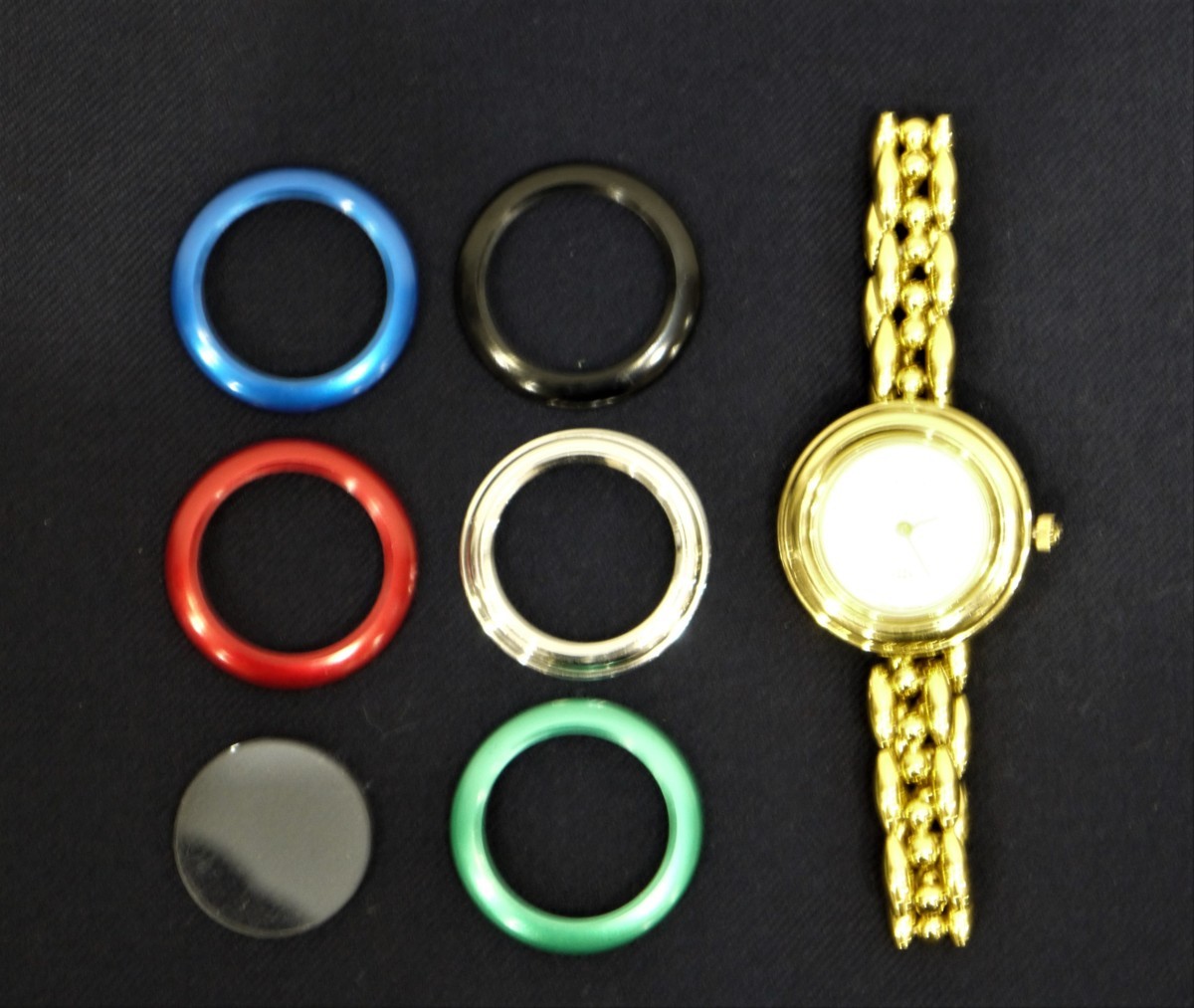 正規品 GUCCI グッチ 11／12 チェンジベゼルウォッチ 6色 レディース クォーツ 腕時計のお買取をさせていただきました。 | 出張