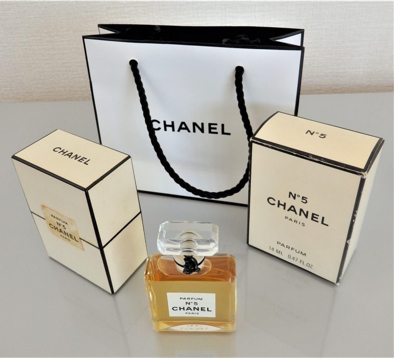 シャネル CHANEL PARIS N°5 14ml 0.47 FL.OZ. 中身未開封 香水 箱、紙袋付きのお買取をさせていただきました