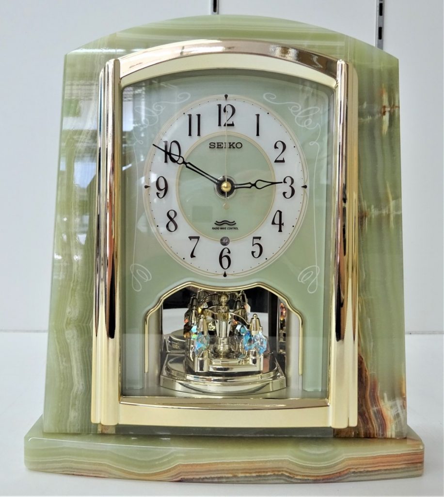 セイコー プレミアムの置き時計 天然石 オニキス枠 高級置き時計-