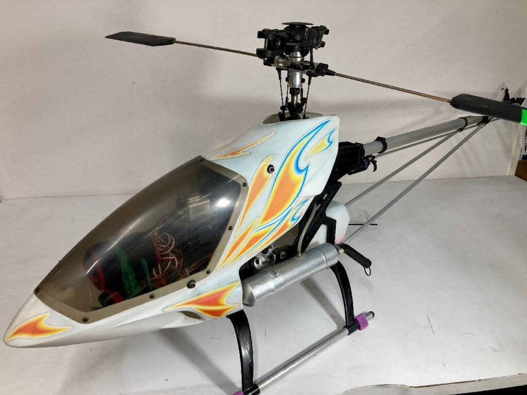 HIROBO ヒロボー ラジコン ヘリコプター ヘリ 全長150約cm 2000 リモコンなし Futaba フタバ ブルー ホワイト  プロのお買取をさせていただきました。 出張買取なら錬金堂