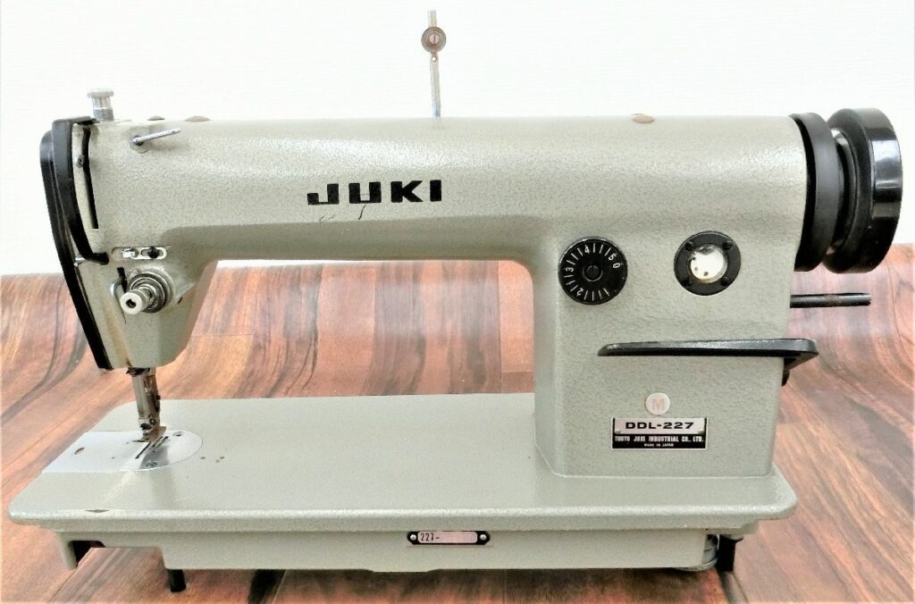 Juki DDL 227 Industrial Sewing Machine With Table Lamp And Pedal