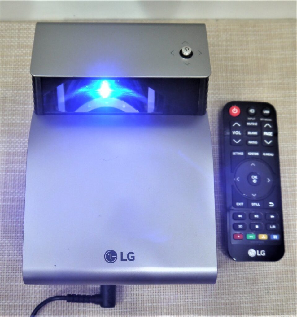 LG PH450UG プロジェクター 2020年製 通電のみのお買取をさせて