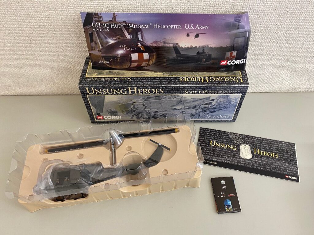 CORGI コーギー UNSUNG HEROES UH-1C HUEY MEDEVAC HELICOPTER U.S.ARMY ヘリコプター 1/48スケール