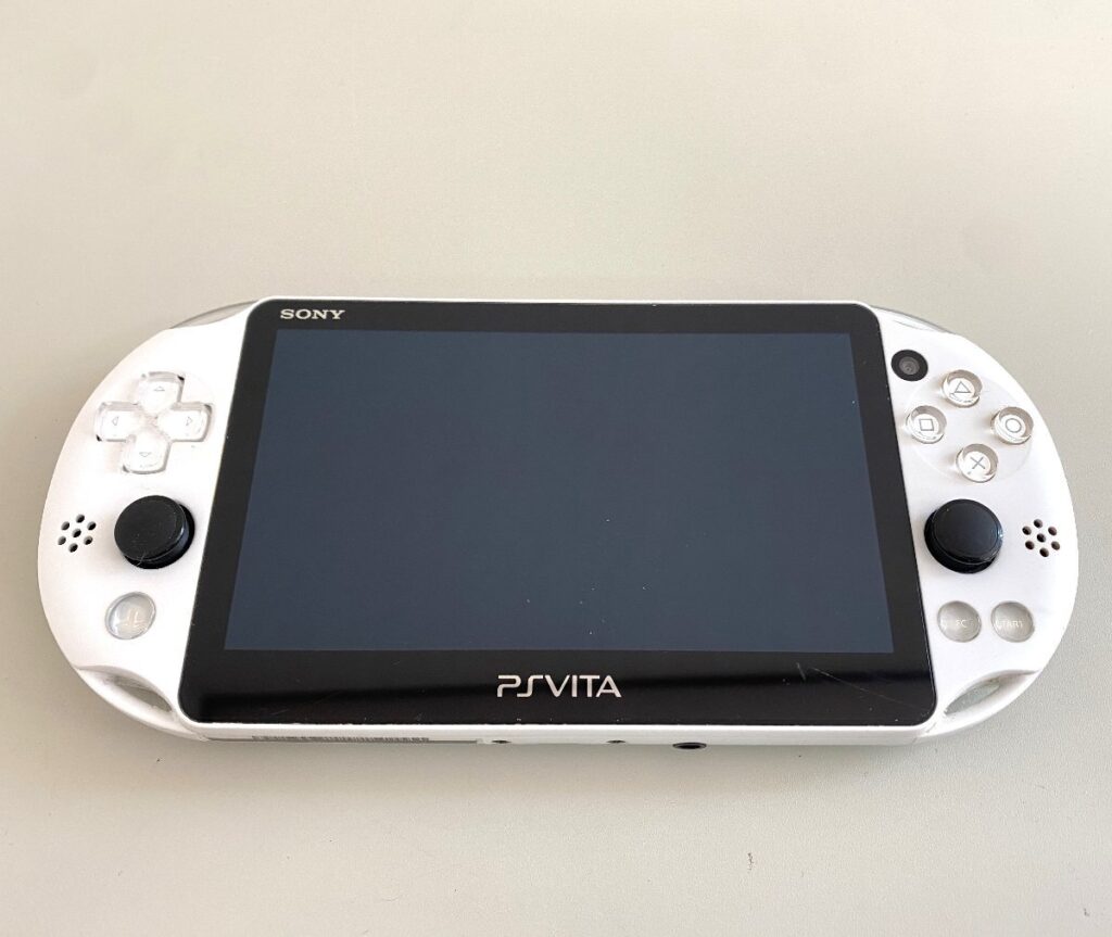 SONY ソニー PlayStation PSvita PCH-2000 ホワイト 本体 ゲーム機 初期化・動作確認済み