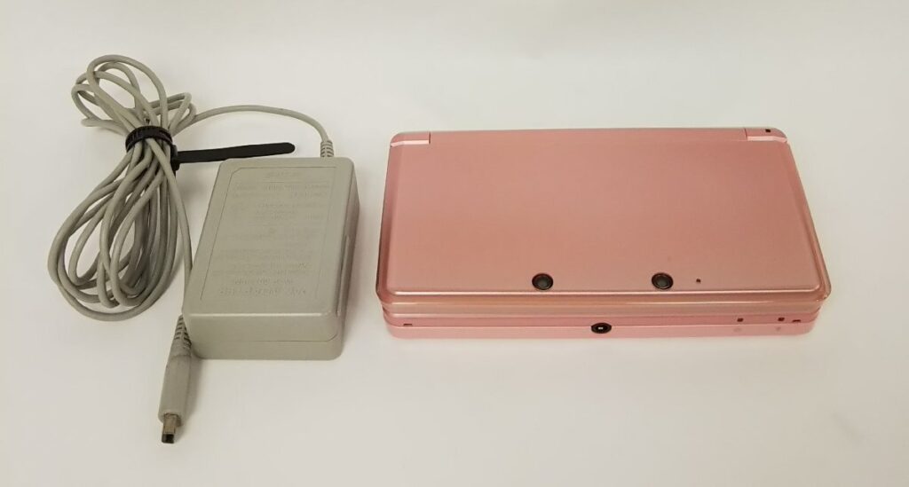 NINTENDO ニンテンドー 3DS CTR-001 本体＆充電器付き