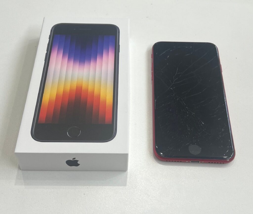 Apple アップル iPhoneSE アイフォン 128GB MMYH3J/A 画面割れあり 元箱付き