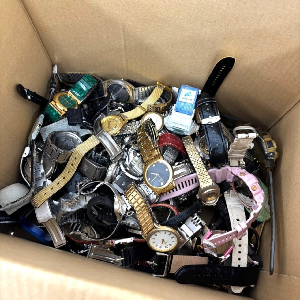 腕時計 時計 アクセサリーメンズ レディース 約100点 約5.5kg DIESEL CASIO ALBA DANIEL WELLINGTON まとめ売り