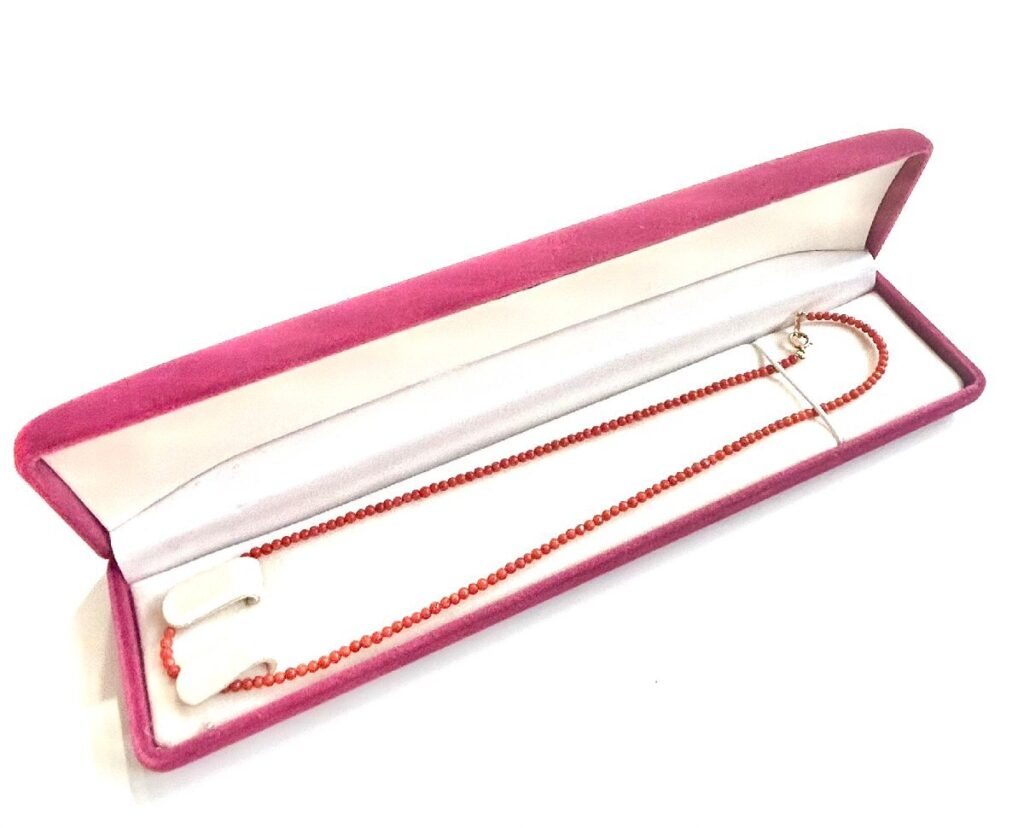 K18 ネックレス 長さ約41cm 重さ4.04g 詳細不明 ケース付き