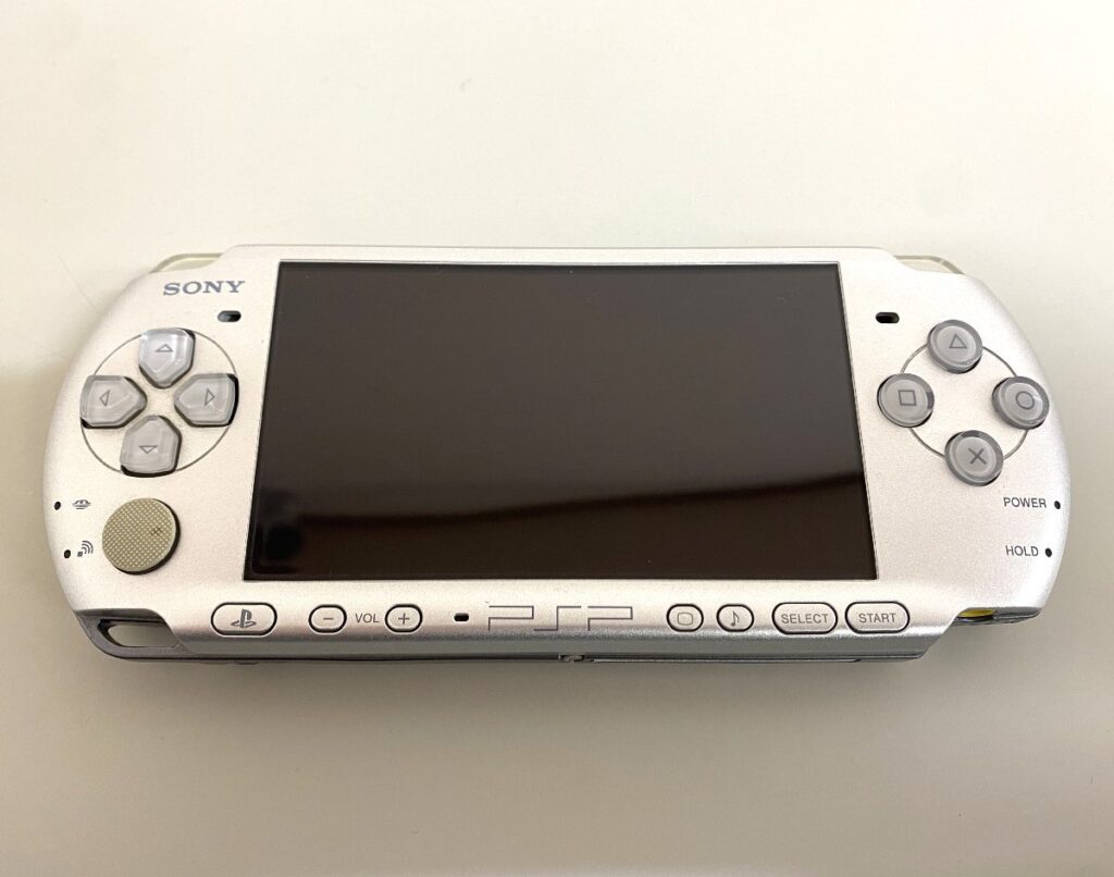 PSP-3000 本体 ミスティック シルバー Amazon | PSP「プレイステーション・ポータブル」 ミスティック