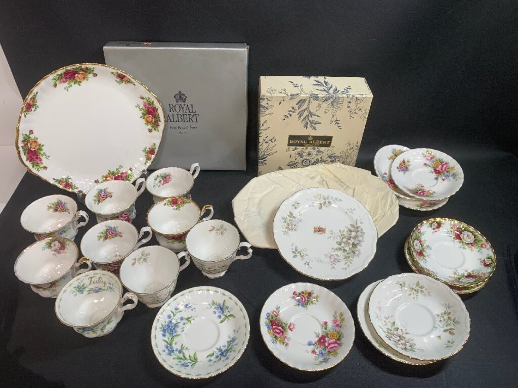 ROYAL ALBERT ロイヤルアルバート 未使用含む 食器いろいろまとめて 洋食器 プレート/ソーサー/カップなど