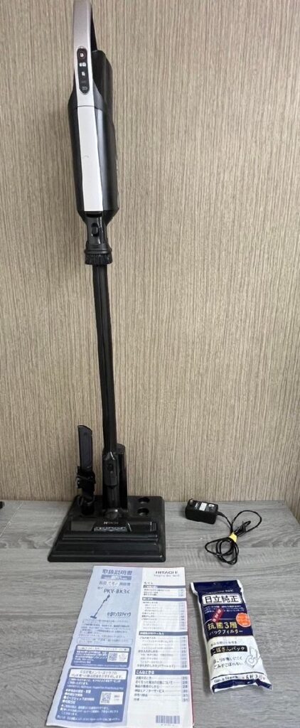 HITACHI 日立 充電式掃除機 PKV-BK3K 2023年製 かるパックスティック コードレス 説明書付き