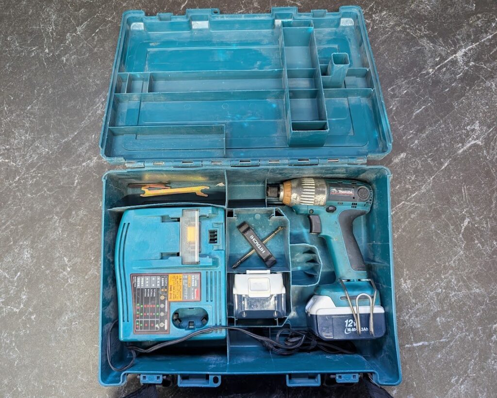 makita マキタ 充電式電動ドライバー TD122D