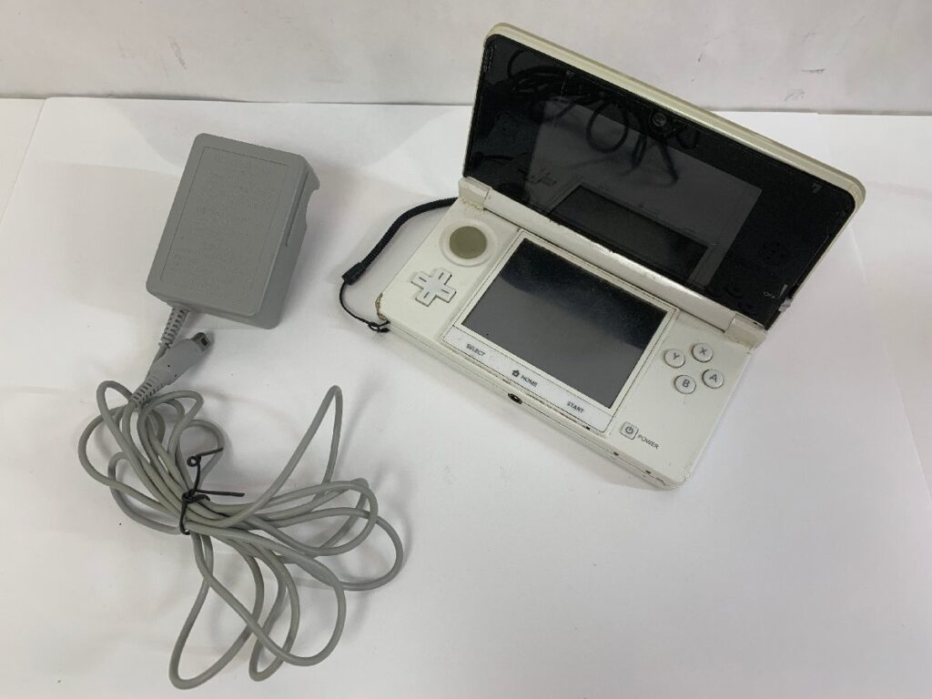 Nintendo 3DS ニンテンドー CTR-001 任天堂 本体 タッチペン付き メモリーカードあり 動作未確認