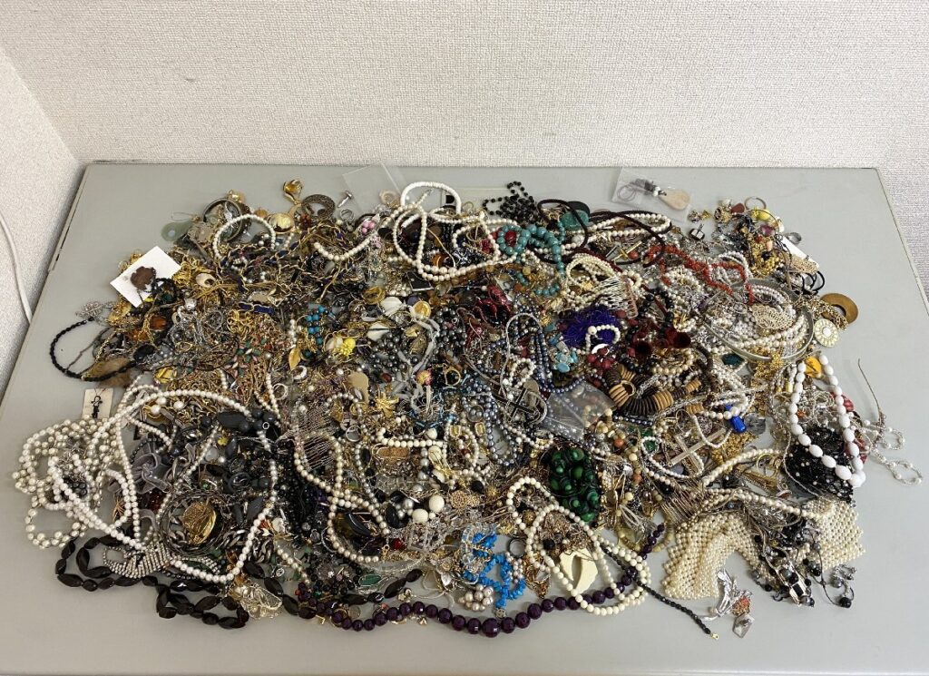 ネックレス ブレスレット ピアス イヤリング など アクセサリー まとめ 10.2kg
