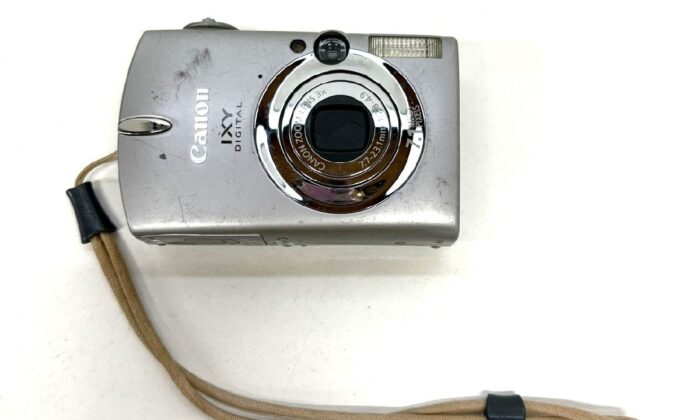 Panasonic DMC-FX77 シルバー コンパクトデジタルカメラ Panasonic DMC-FX77 シルバー コンパクトデジタルカメラ 概要