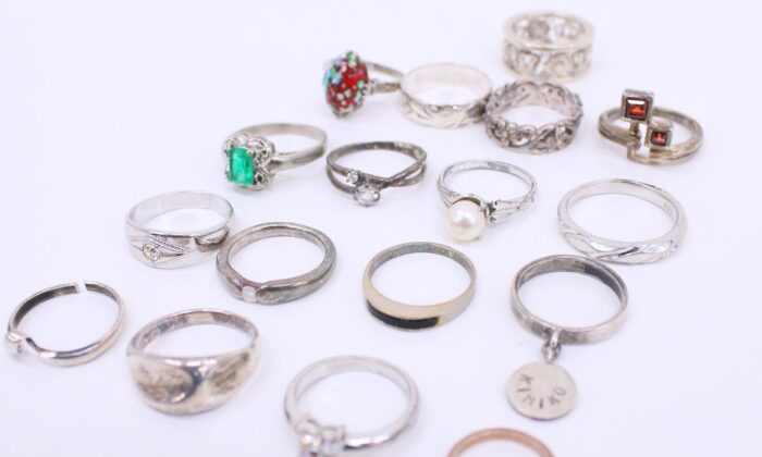 VERITE /ベリテ/ピアス K14WG 4g ホワイトゴールド 箱付きの