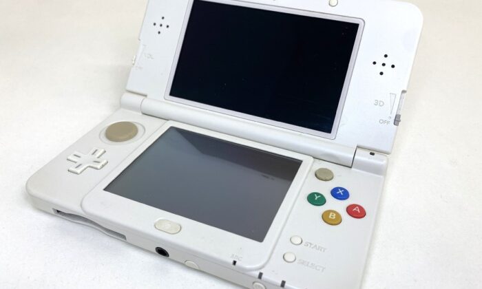【ジャンク】小型ゲーム機３台＋他周辺機器３台（GB、DS、3DSLL、他） ジャンク品】Nintendo小型ゲーム機×3台・ソニー小型ゲーム機×3台