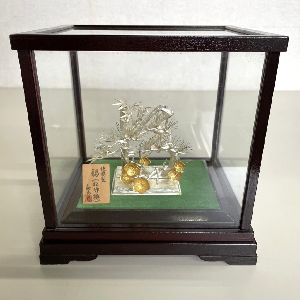 純銀製 福(松竹梅) 嘉山作 工芸品 金属工芸 ガラスケース付き 置物