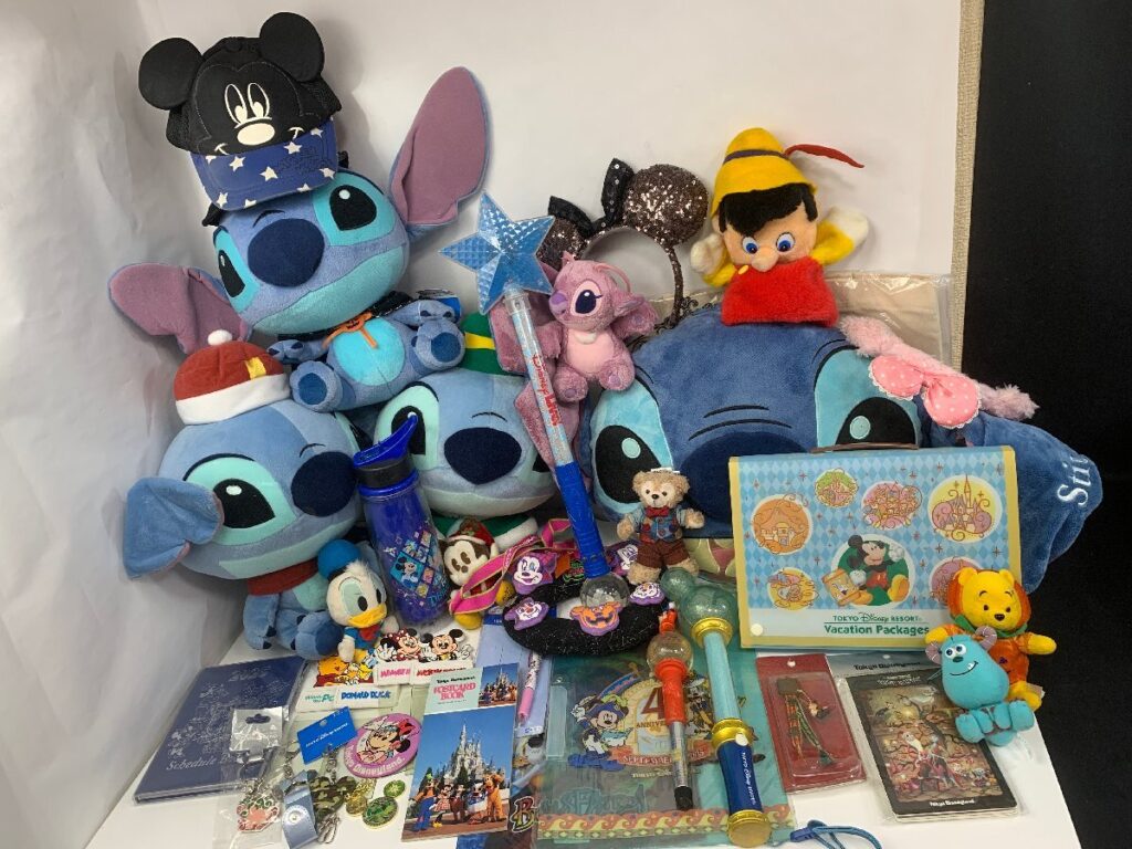 Disney 大量 ディズニーグッズいろいろまとめて お土産いろいろ ぬいぐるみ/バック/キーホルダー/ライトスティックなど