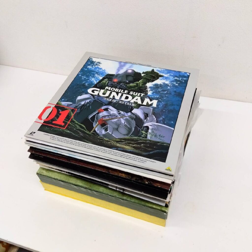 レーザーディスクまとめ売り 計42枚 幽遊白書 銀河鉄道の夜999 トム・ソーヤの冒険 ジブリ ガンダム マクロスなど