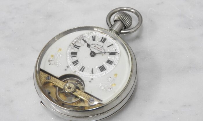 正規品【新品電池】BALENCIAGA TG881/ダイヤ12P 動作品 美品 正規品【新品電池】BALENCIAGA TG881/ダイヤ12P 動作品 美品