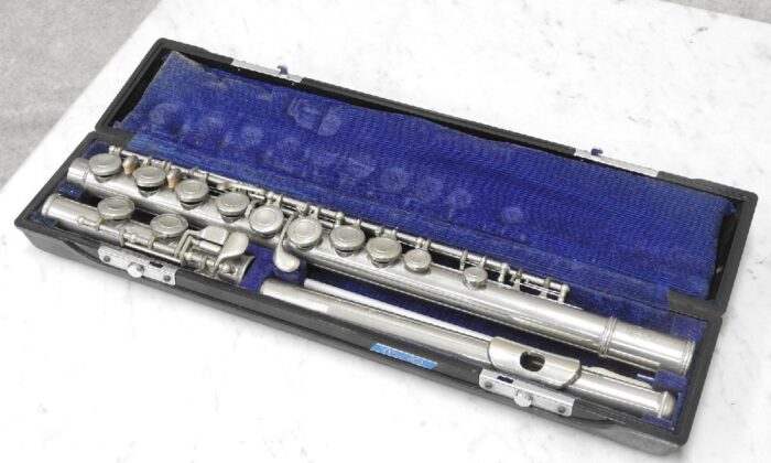 ヤマハフルート YFL-31ケース付き 部品取り ヤマハフルート YFL-31ケース付き 部品取り