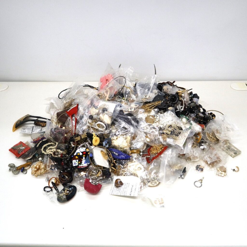 アクセサリー イミテーション レディース イヤリング ブローチ リング ピアス 真珠 大量 まとめ 約11.9kg