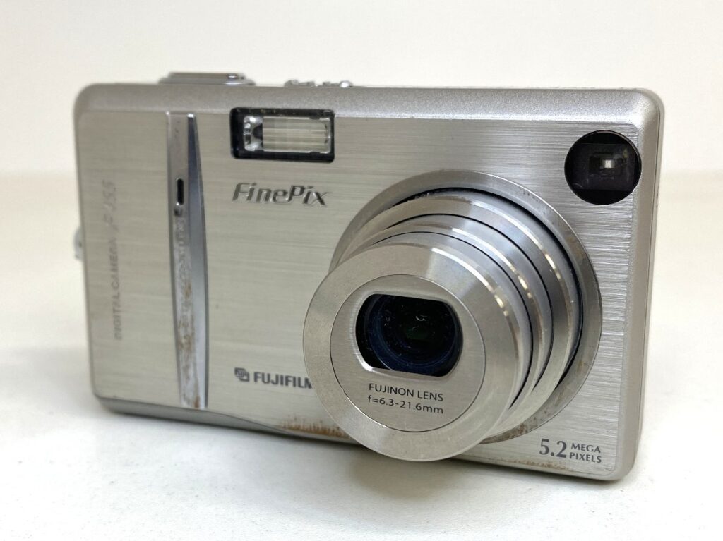 FUJIFILM FinePix F455 シルバー 富士フイルム ファインピクス デジタルカメラ デジカメ