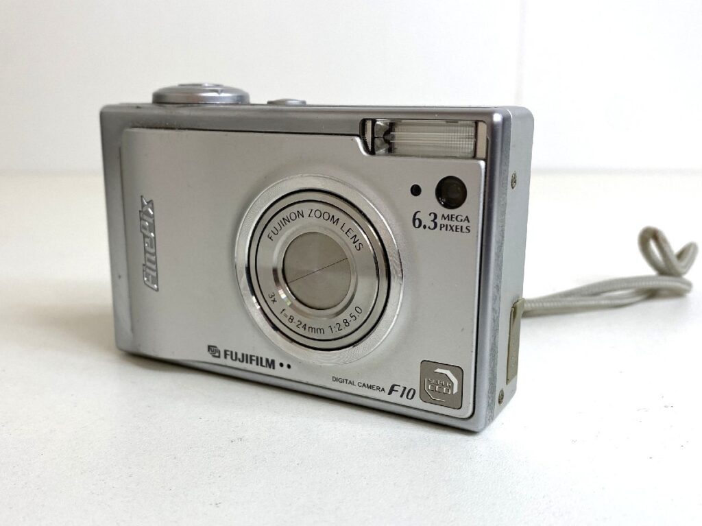 FUJIFILM FinePix F10 本体 富士フィルム コンパクトデジタルカメラ