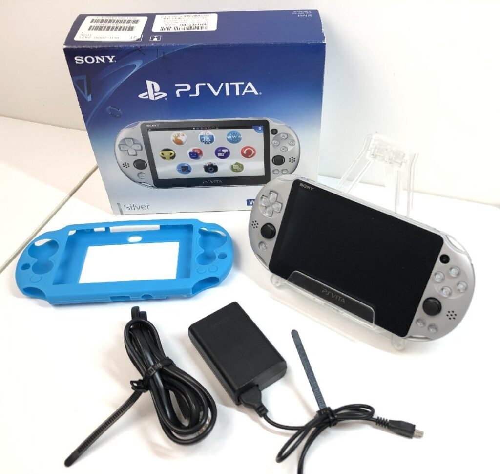 SONY PSVITA PlayStation Vita PCH-2000 ソニープレイステーション シルバー 箱付
