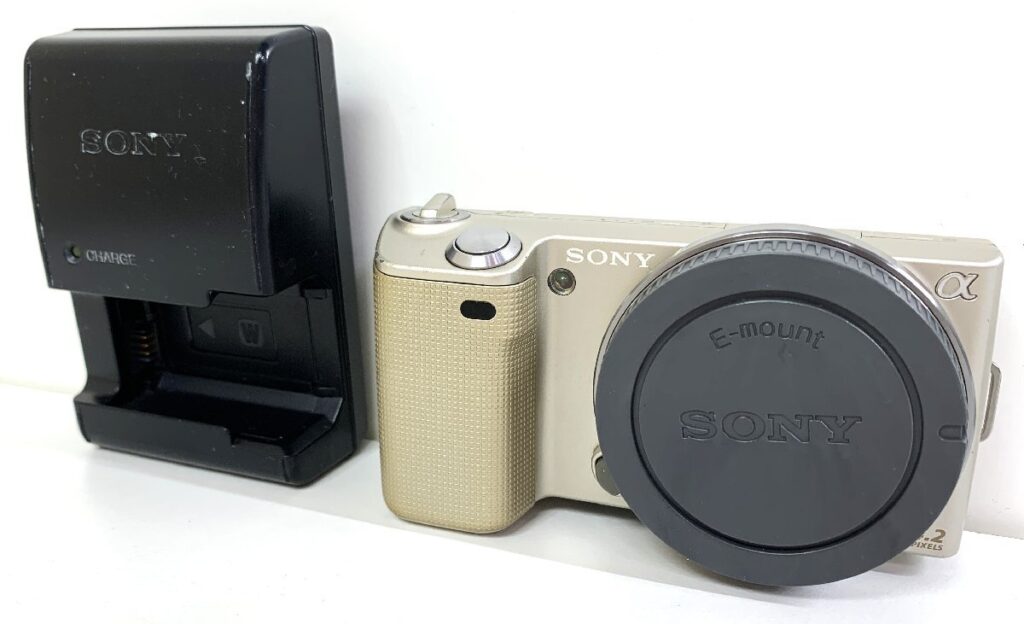 SONY ミラーレス一眼 デジタルカメラ α NEX-5 ソニー バッテリー チャージャー付き ゴールド 本体