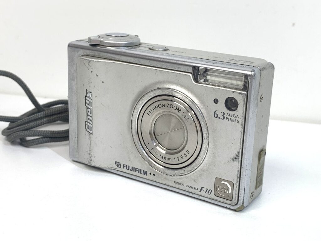 FUJIFILM FinePix F10 コンパクトデジタルカメラ 富士フィルム