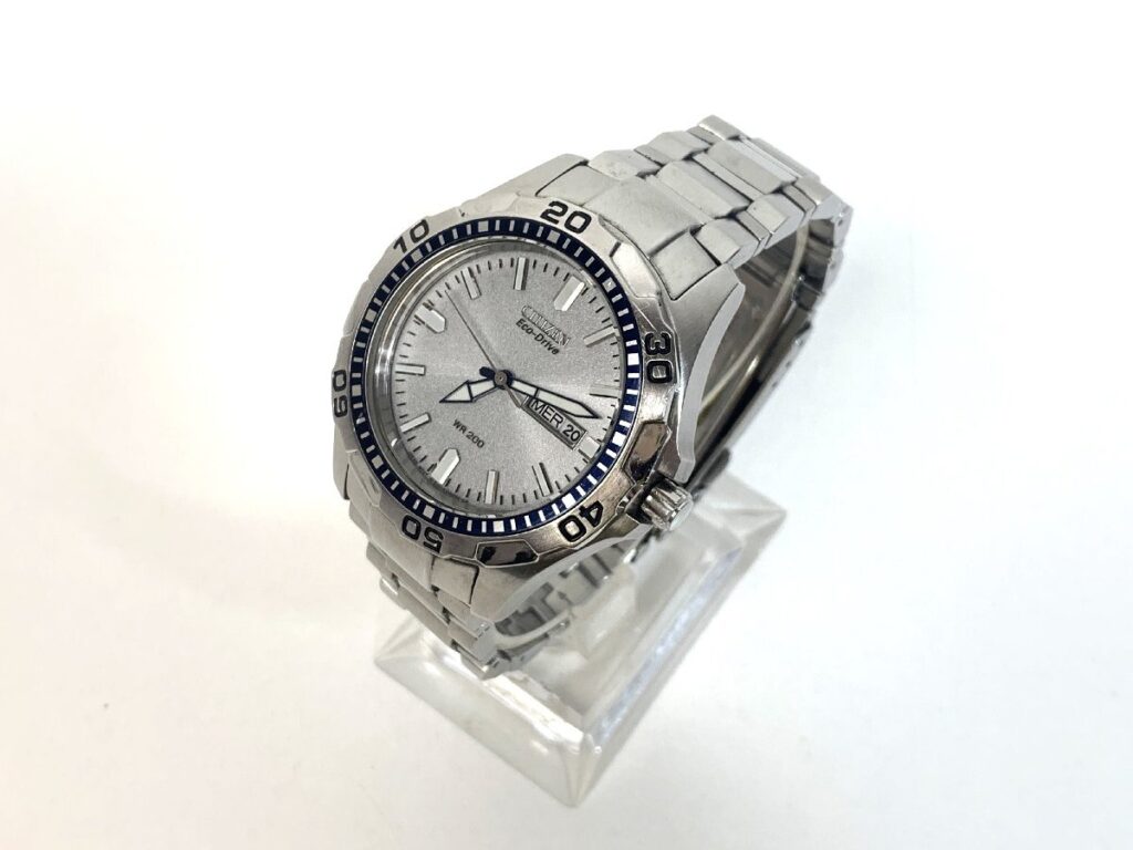 CITIZEN ECO-DRIVE 腕時計 WR 200 GN-4-S シチズン E101-K006881 電池式 腕時計