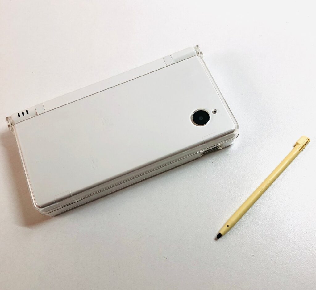 Nintendo DSi TWL-001 任天堂 ニンテンドー 本体 ホワイト ゲーム機
