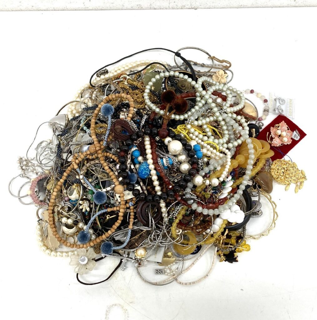 アクセサリー まとめ 指輪 リング ネックレス ブレスレット ブローチ イヤリング 総重量3.88kg