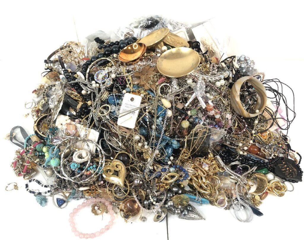 アクセサリー イミテーション 大量 まとめ ネックレス/ピアス/イヤリング/指輪/ブローチなど 総重量:14.34kg