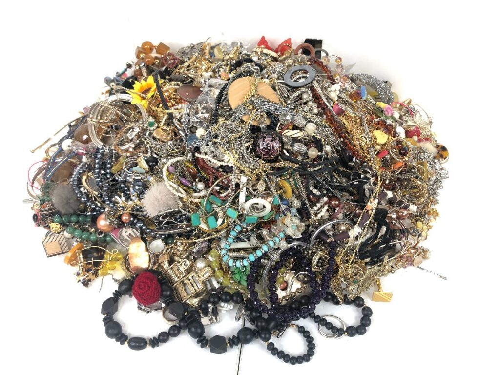 アクセサリー イミテーション 大量 まとめ ネックレス/ピアス/イヤリング/指輪/ブローチなど 総重量:11.94kg