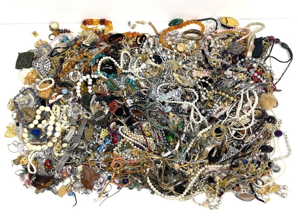 イミテーション アクセサリー リング ブローチ ネックレス その他 約10.7kg まとめ
