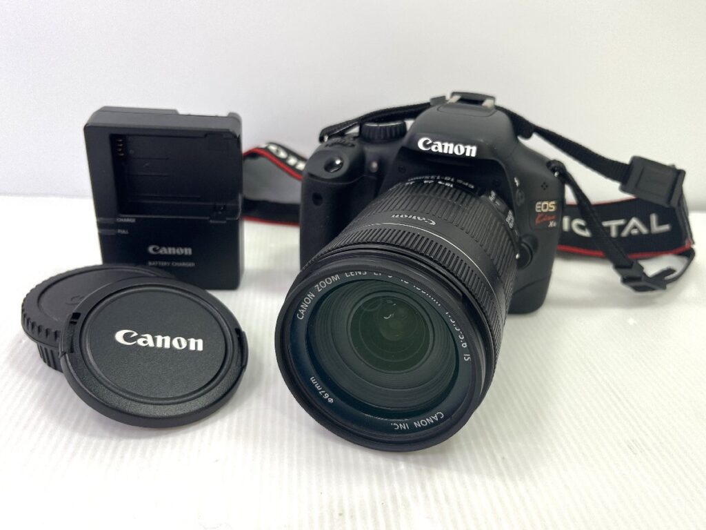 Canon EOS Kiss X4 DS126271 デジタル 一眼レフ ボディ / EFS 18-135mm レンズ カメラ セット