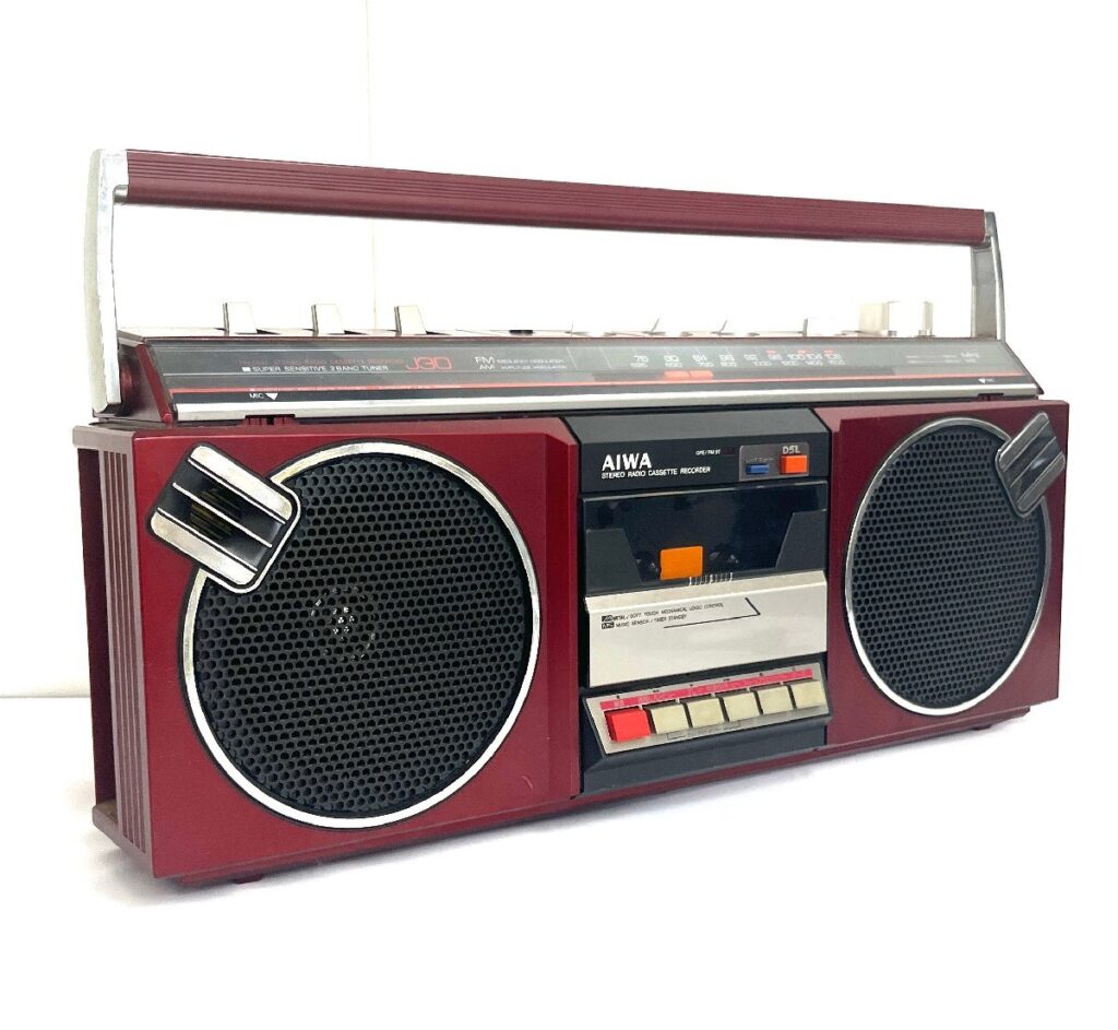 AIWA CS-J30 FM/AM STEREO RADIO CASSETTE RECORDER アイワ ラジカセ